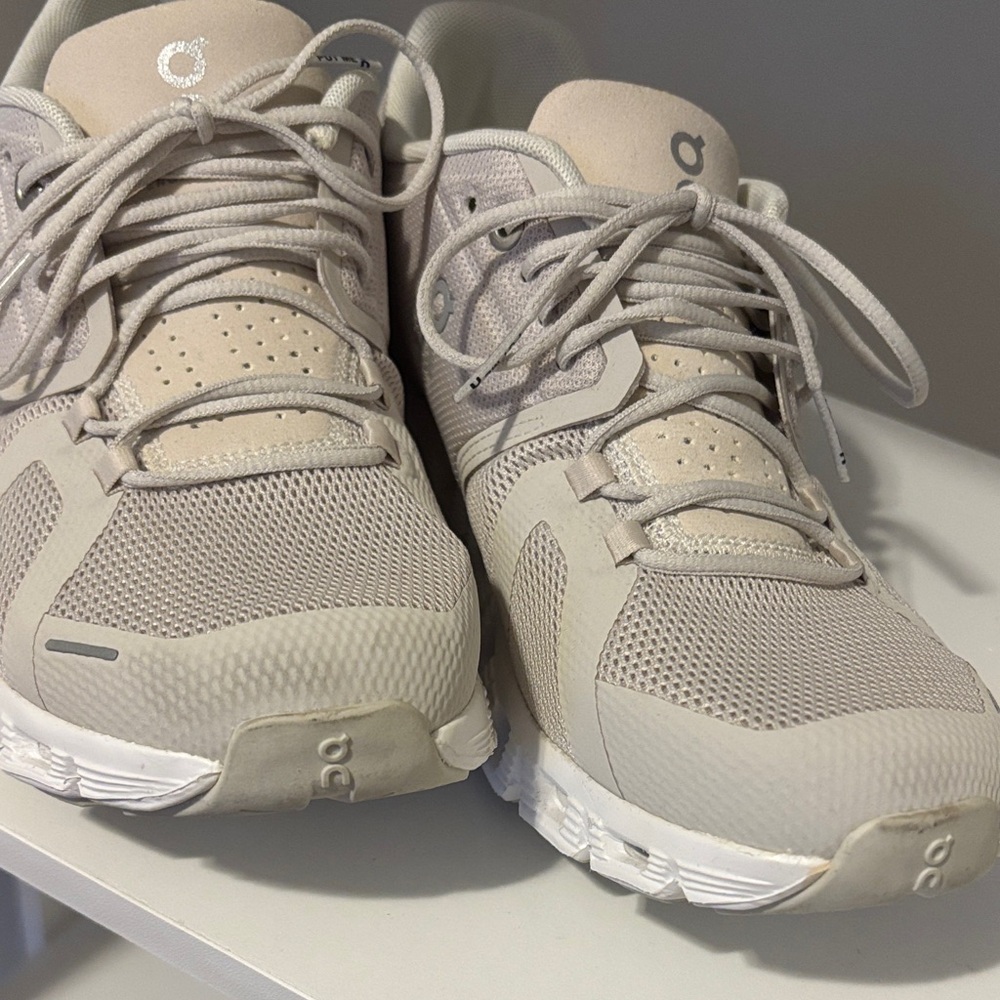 On Running Women's Cream and Gray Sneakers - Picture 3 of 9
